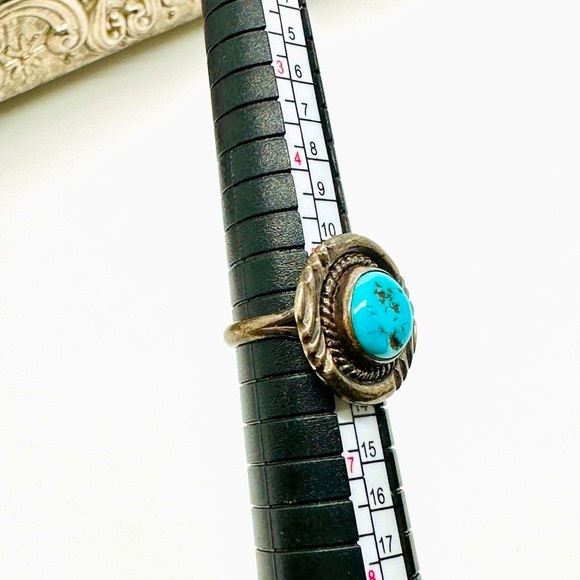 Vintage Navajo Signed Silver Turquoise Ring - Picture 6 of 14